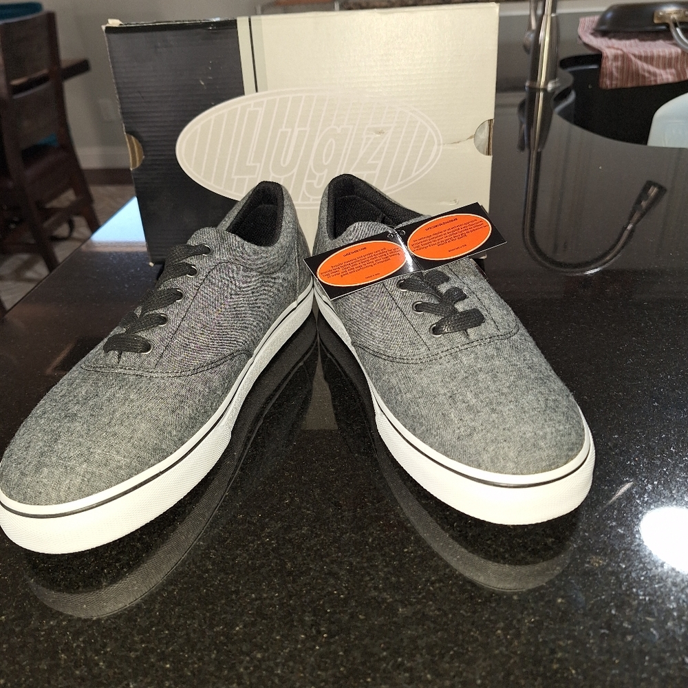 NWT Men's Size 11 Lugz Casual Shoes